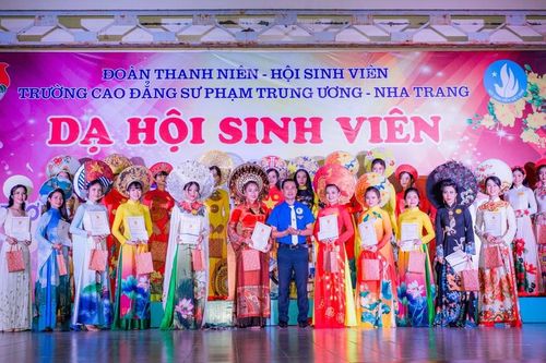 Đoàn trường CĐSP Trung ương Nha Trang tổ chức 'Dạ hội chào năm 2021'