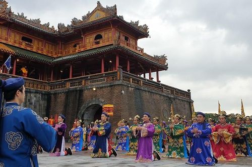 Lần đầu tái hiện lễ phát lịch dưới triều Nguyễn