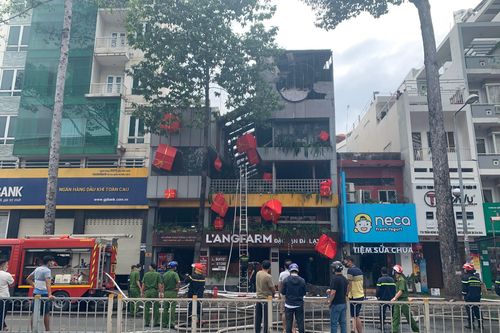Cháy cửa hàng đặc sản Đà Lạt ở quận 5, nhiều tài sản bị thiêu rụi