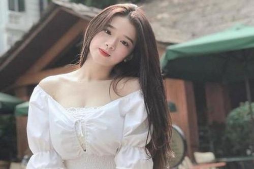 Đầu năm mới, hot girl Linh Ka 'comeback' với kênh Youtube mới toanh