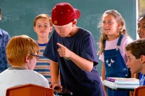 Chuyên gia mách nước dạy con ứng phó với bạo lực học đường