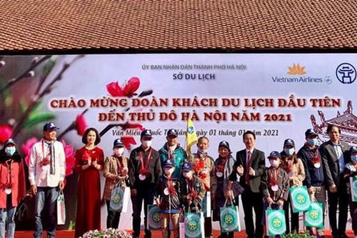 Hà Nội đón đoàn khách du lịch đầu tiên năm 2021