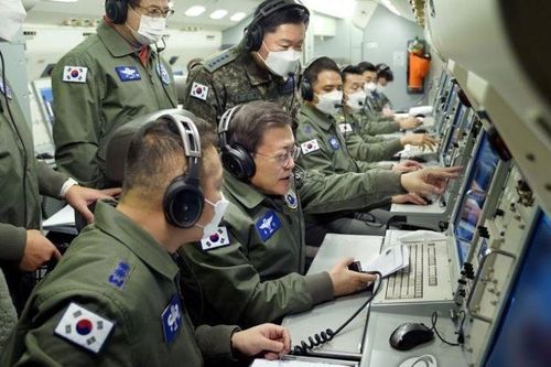 Tổng thống Hàn Quốc kiểm tra khả năng sẵn sàng chiến đấu của quân đội trong ngày đầu năm mới