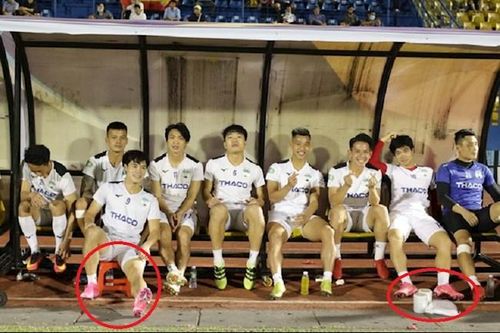 Văn Toàn và Công Phượng diện chung giày đôi cực chất