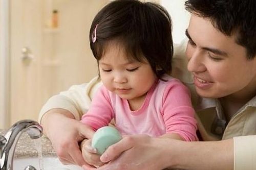 Những dấu hiệu nhận biết về Tay chân miệng ở trẻ và cách phòng tránh