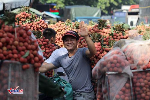 Nín thở chờ phút 89 và cú thắng lớn 7.000 tỷ lịch sử