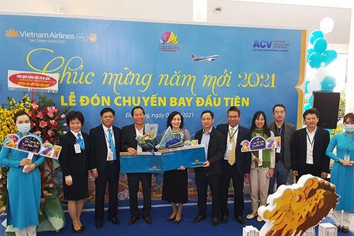 180 hành khách từ Hà Nội 'xông đất' sân bay quốc tế Đà Nẵng đầu năm mới 2021