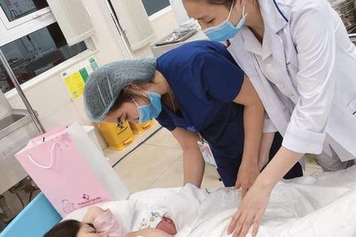 Hạnh phúc khi con chào đời vào thời khắc giao thừa
