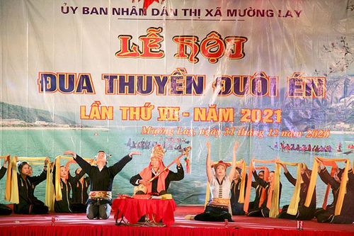 Rộn ràng Lễ hội Đua thuyền đuôi én TX. Mường Lay lần thứ 7