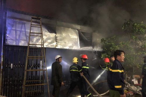 Đak Đoa: Cửa hàng sửa chữa xe máy bốc cháy trong đêm