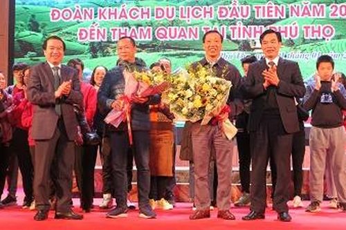 Phú Thọ đón đoàn khách du lịch đầu tiên năm 2021