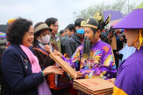 Lần đầu tái hiện lễ ban lịch triều Nguyễn tại Di sản Huế