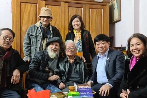 PGS.TS Nguyễn Thế Kỷ thăm và chúc mừng nhạc sỹ Hồng Đăng tròn 85 tuổi