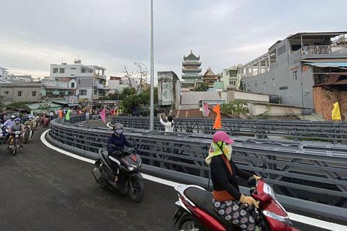 Thành phố Hồ Chí Minh thông xe cầu vượt thép nối quận 12 với quận Gò Vấp