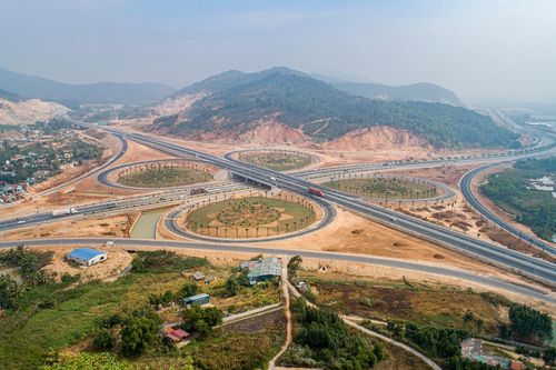 Cận cảnh nút giao hơn 400 tỷ tại cửa ngõ Hạ Long
