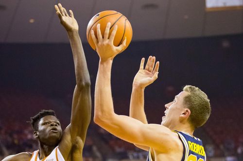 VĐV có sải tay dài 2,39 m và những 'dị nhân' ở NBA