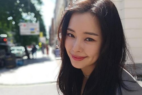 Nhan sắc đời thường của Hoa hậu Honey Lee