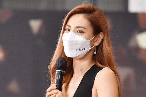 Nữ diễn viên Hàn Quốc phản ứng sau màn phát biểu nhận giải quá dài