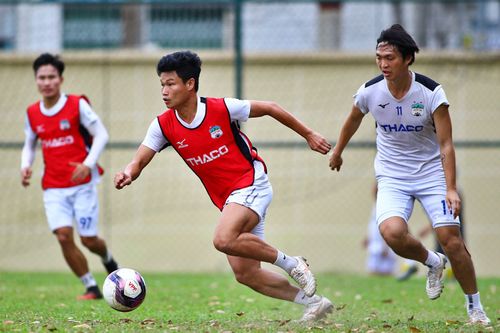 Kiatisak lên đấu pháp cho HAGL gặp CLB Nam Định