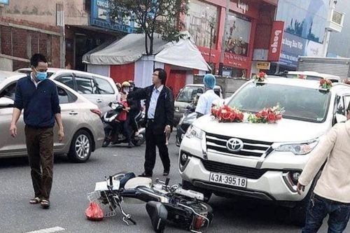 Tai nạn giao thông mới nhất hôm nay 2/1: Va chạm xe ô tô đón dâu, người phụ nữ tử vong thương tâm