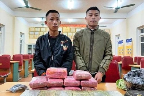 Nghệ An: Vận chuyển 12 bánh heroin và 54.000 viên ma túy, 3 thiếu niên bị bắt giữ