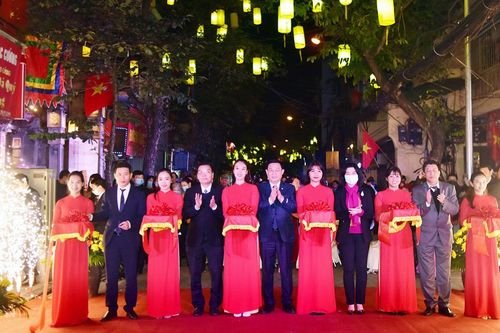 Hà Nội: Khai mạc không gian mở rộng phố đi bộ