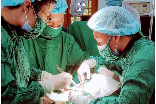 Mổ cấp cứu thành công ngư dân đau ruột thừa cấp trên đảo Bạch Long Vĩ