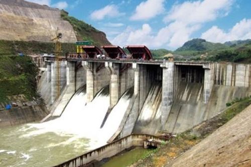 Đường ống dẫn nước bị vỡ, thủy điện A Lưới tạm dừng phát điện