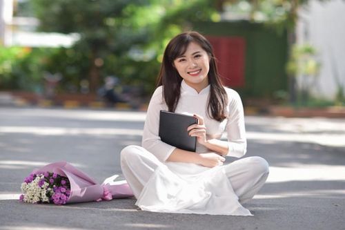 'Hot girl dân tộc' và nỗi niềm quảng bá ẩm thực Cao Bằng