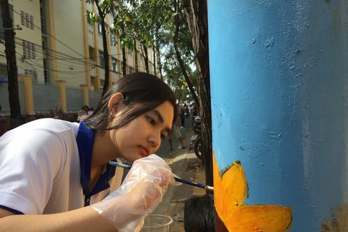 'Trụ điện nở hoa' giữa lòng thành phố Cần Thơ