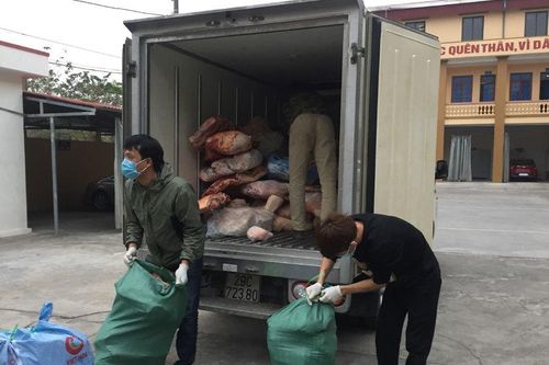Lòng thối chảy nước, thịt bốc mùi... tiệc nướng tất niên đáng sợ
