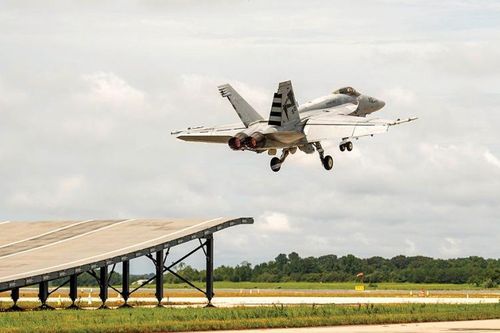 F/A-18 chứng minh khả năng cất cánh từ tàu sân bay Ấn Độ