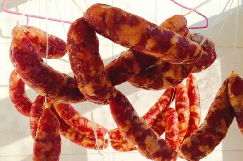 Lạp xưởng đem phơi nắng là sai lầm, phơi ở chỗ này mới ngon và chuẩn