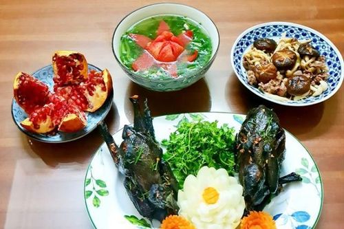 Con ăn không ngon mẹ chẳng cam lòng, 'chị công an' quyết tâm nấu cả nhà mê mẩn mới thôi