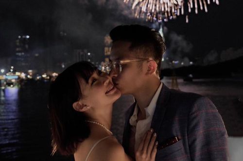 Sau một năm chia tay Phở, Sun HT khoe tình mới ngay trong ngày đầu năm mới