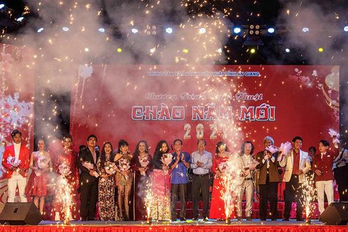 An Giang biểu diễn Chương trình nghệ thuật chào năm mới 2021