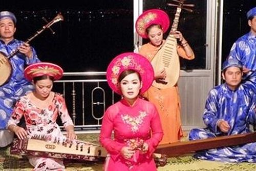 Siết chặt quản lý biểu diễn ca Huế trên sông Hương