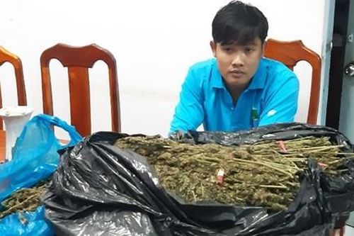 Bắt thanh niên nửa đêm dùng xuồng vận chuyển 10,7kg nghi cần sa