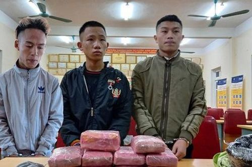 Nghệ An: Bắt 3 đối tượng đang vận chuyển 12 bánh heroin