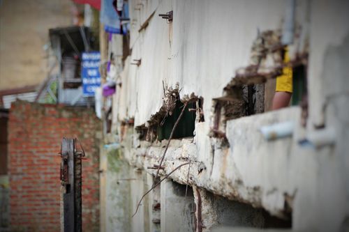 Cuộc sống của 7 hộ dân trong chung cư chờ sập ở TP Vinh