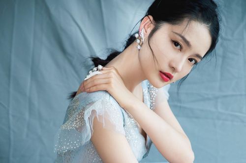 Lý Thấm - sao nữ không dùng chiêu trò để nổi tiếng