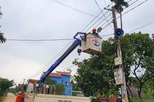 'Thắp sáng đường quê' ở vùng nông thôn khó khăn