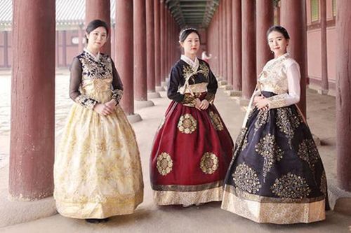 Ấn tượng những bộ Hanbok trong lòng thủy cung ở Hàn Quốc
