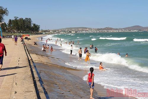 Khoảng 30 nghìn lượt khách du lịch đến Bình Thuận đầu năm 2021