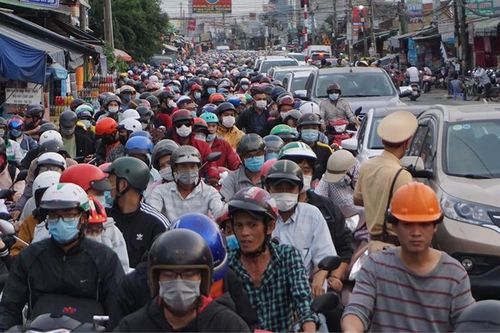 Phà Cát Lái kẹt cứng hành khách ngày cuối nghỉ lễ