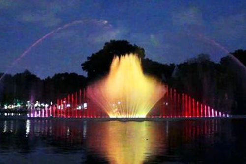Độc đáo nhạc nước Lakeshow chào năm mới