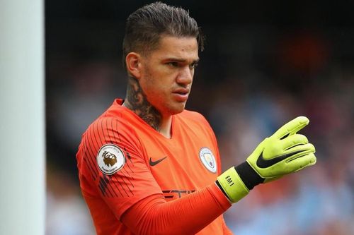 Thủ môn số 1 Man City dương tính Covid-19 trước derby Manchester