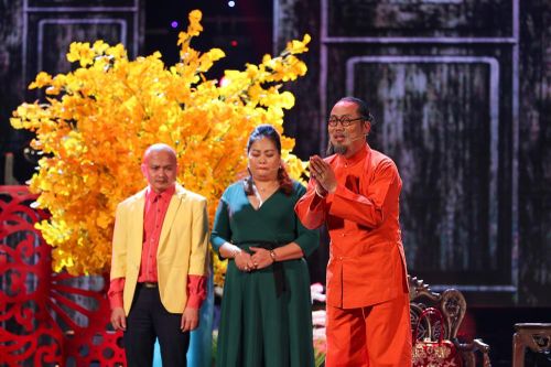 'Tết Vạn Lộc': Quang Lê nói lời cảm tạ, tiễn biệt Chí Tài và các nghệ sĩ ra đi năm qua