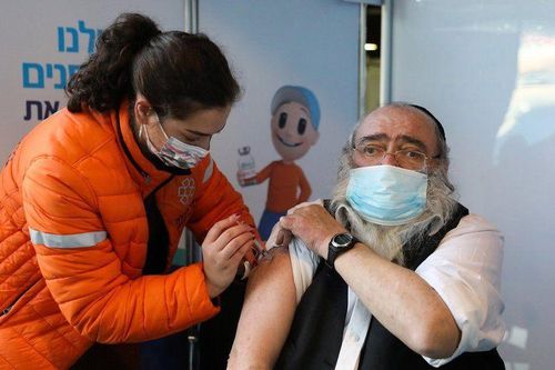 Israel tạm dẫn đầu trong 'cuộc đua tiêm chủng vắc-xin COVID-19 toàn dân' trên thế giới