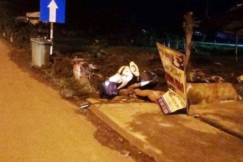 Người đàn ông tử vong bất thường cạnh xe máy bên đường